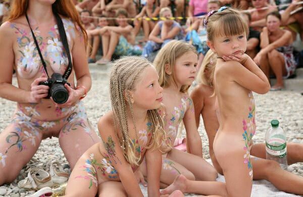 Photo of a family nudism in high resolution [Bodyart Collection]