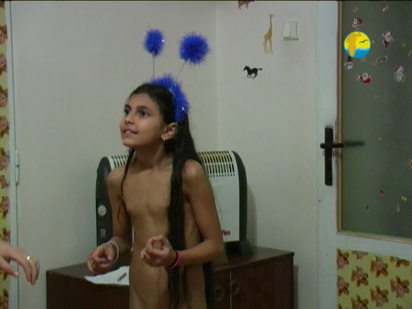 Sweet Little Kristinka video - family nudism [Bodyart Collection]